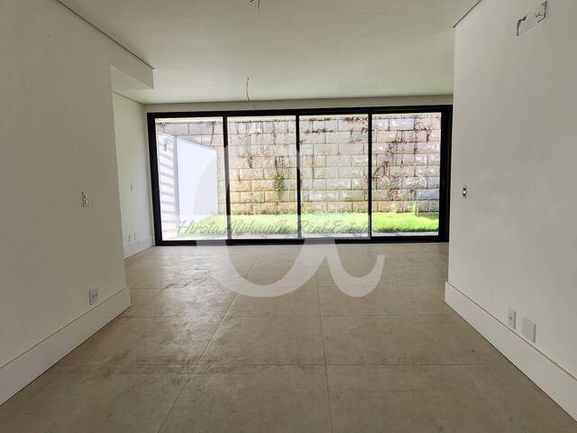 Casa para Venda em Santana de Parnaíba - 2