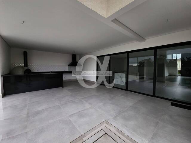 Casa para Venda em Santana de Parnaíba - 4