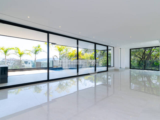 Casa para Venda em Santana de Parnaíba - 4