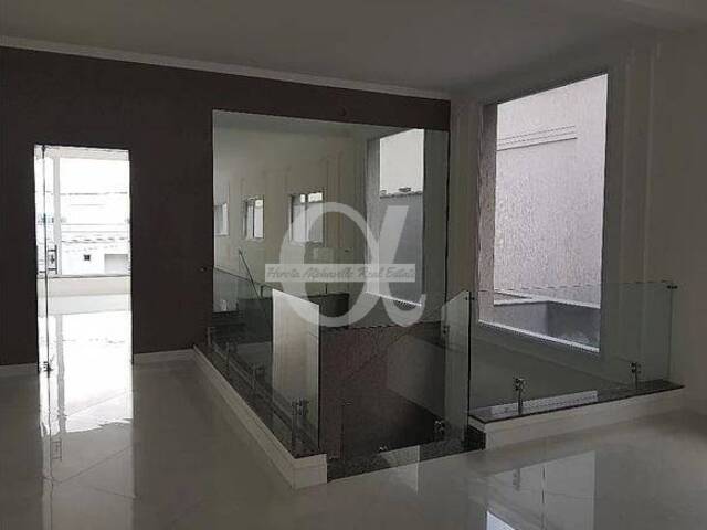 Casa para Venda em Santana de Parnaíba - 2