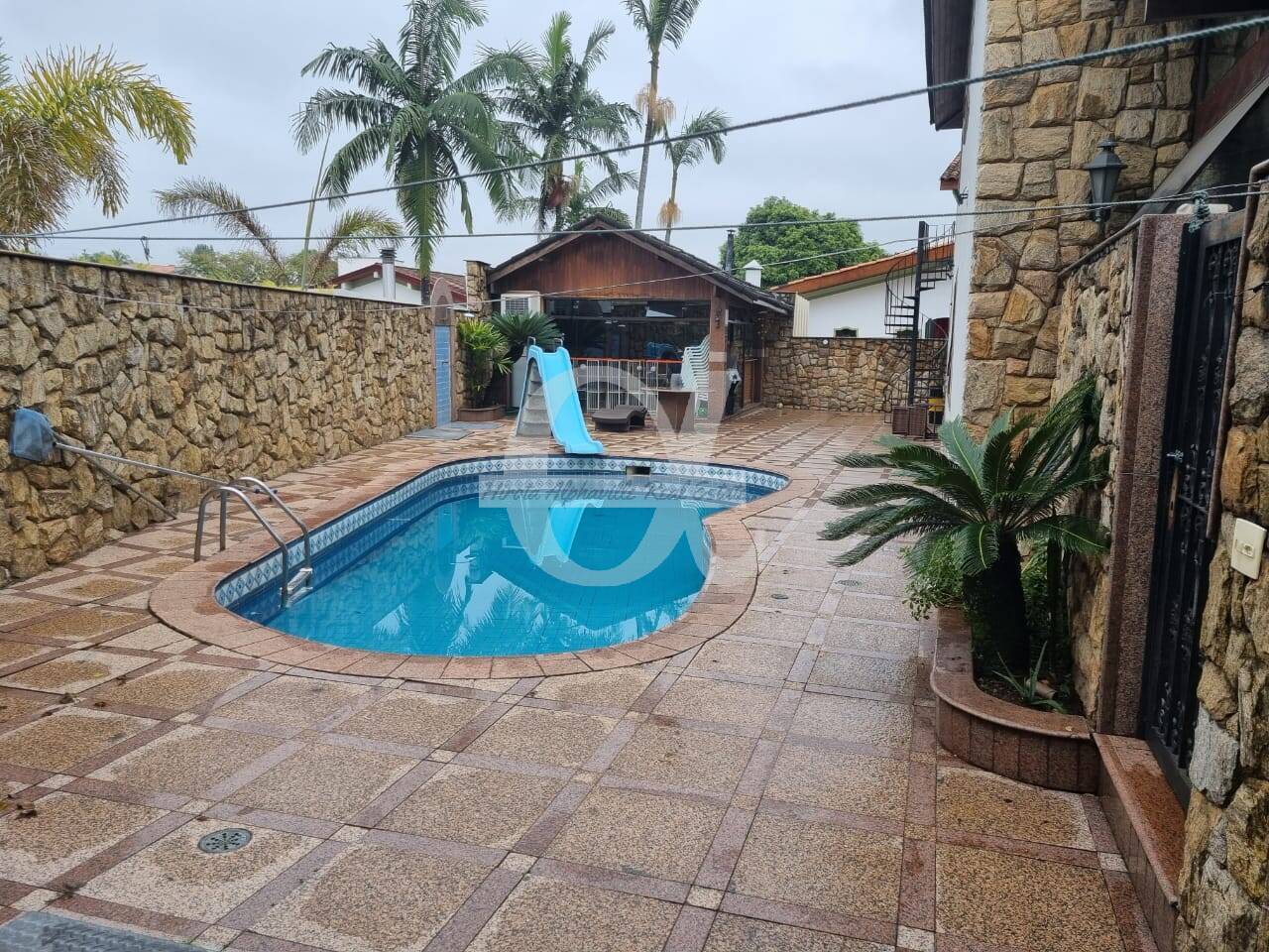 Casa à venda com 4 quartos, 470m² - Foto 1