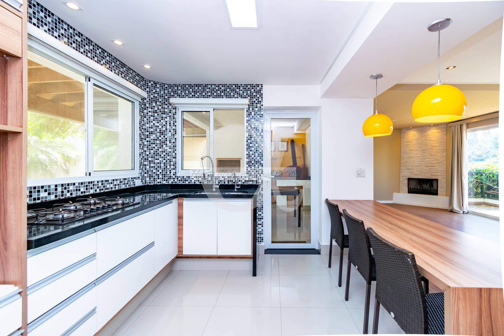 Casa, 3 quartos, 245 m² - Foto 1