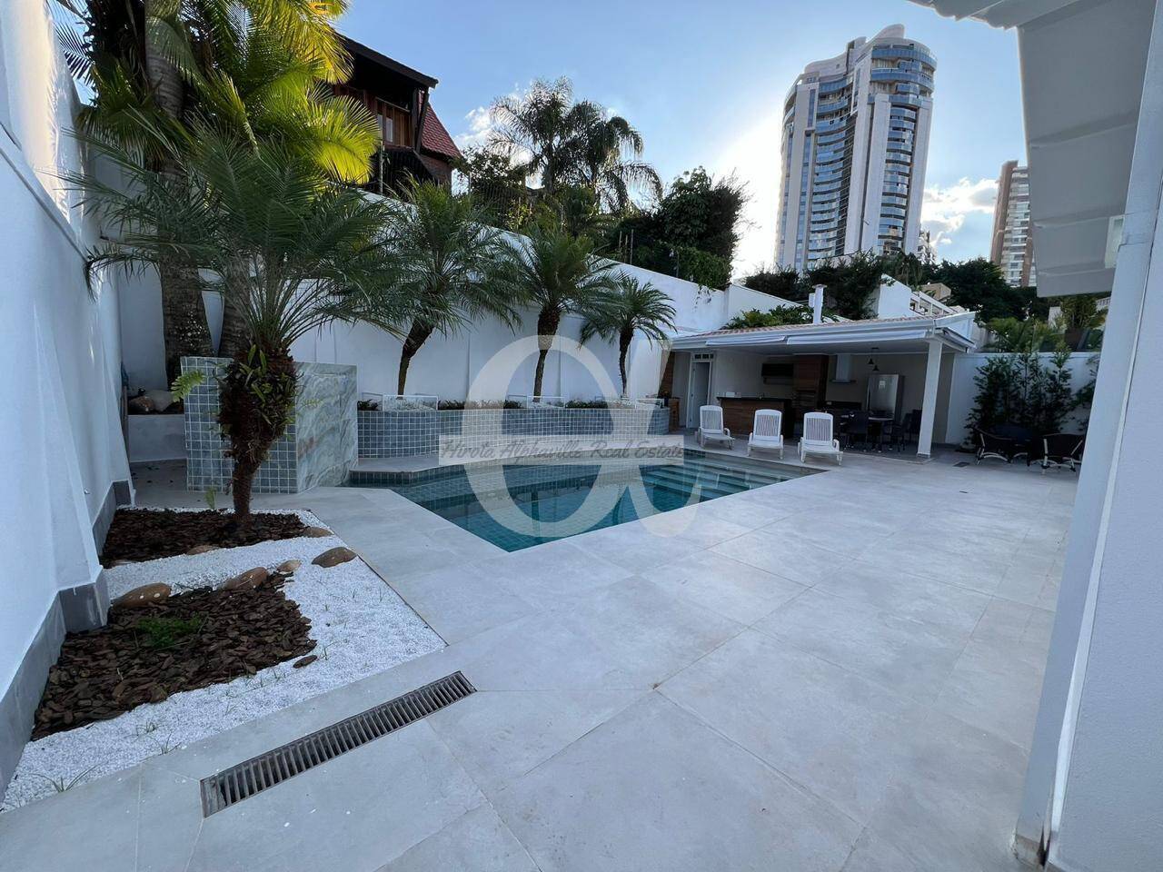 Casa, 4 quartos, 330 m² - Foto 1