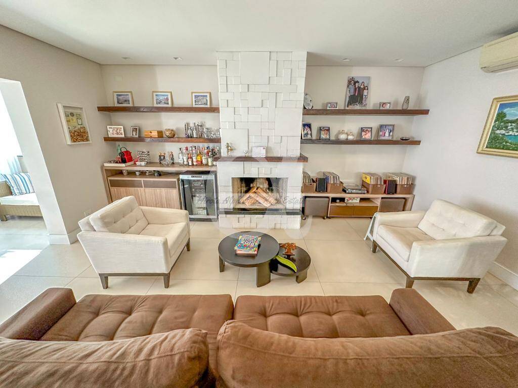 Casa à venda com 4 quartos, 350m² - Foto 1