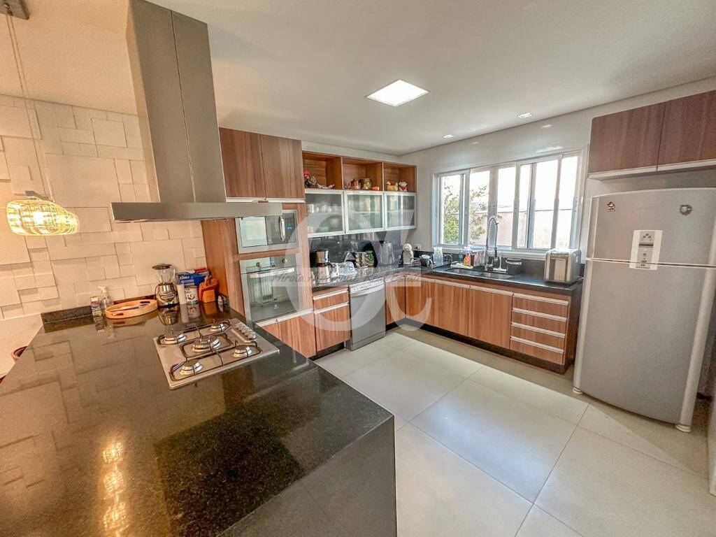 Casa à venda com 4 quartos, 350m² - Foto 9