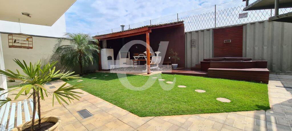 Casa, 4 quartos, 291 m² - Foto 2